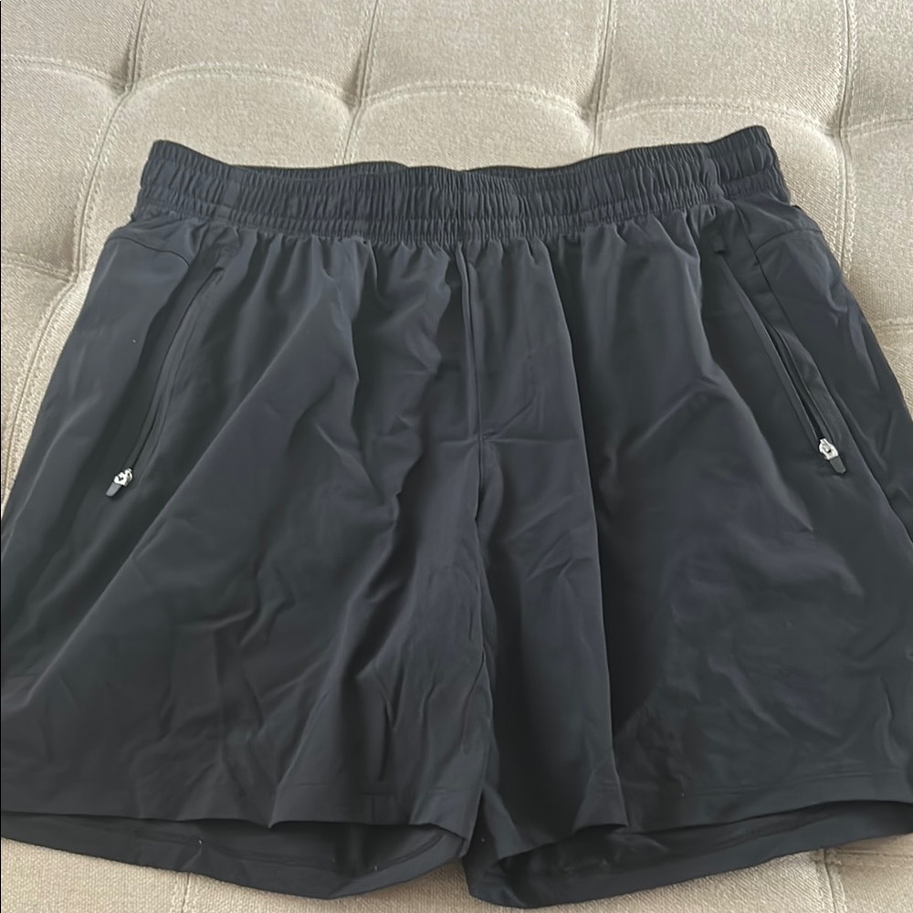 Athletic shorts - size M